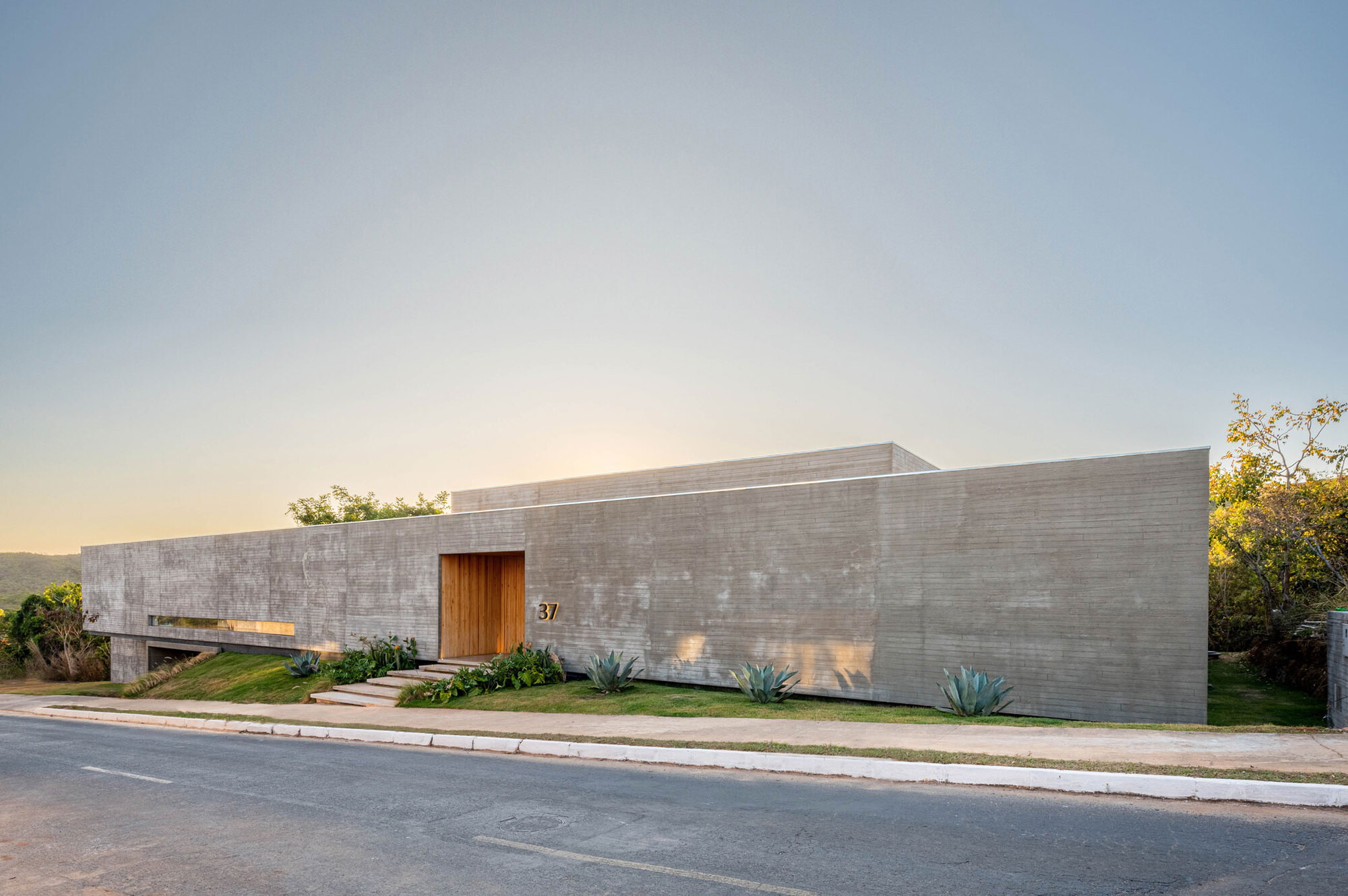 派内拉斯之家丨巴西巴西利亚丨Studio Bruno Porto-27