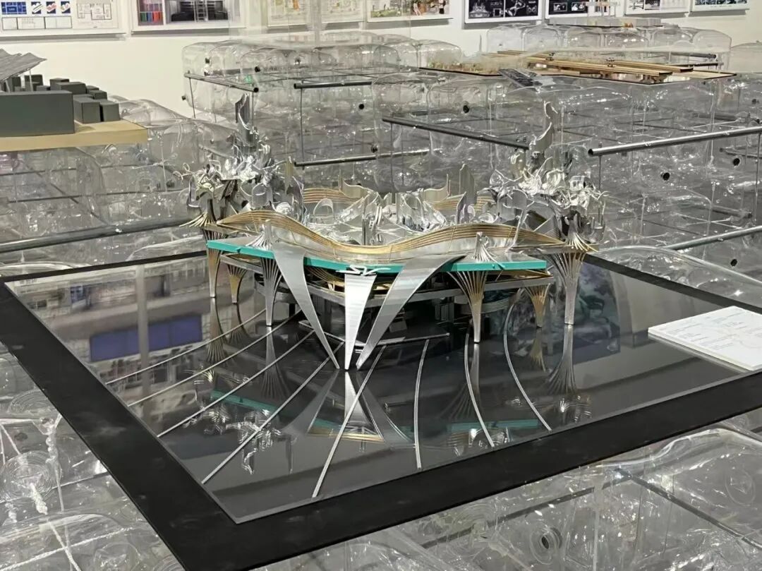 好亚！广美毕设将亚文化注入空间互动装置“掀翻”国潮！“未来科技感+虚拟商店平台+沉浸式换装体验”品牌核心价值拉满的叙事性空间设计-17