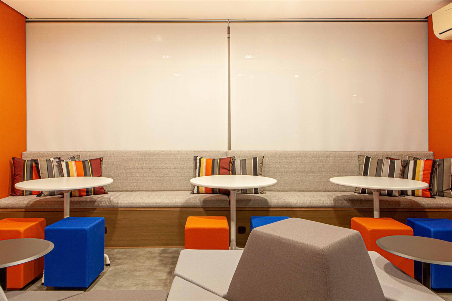 色彩丰富的协同办公空间设计-4