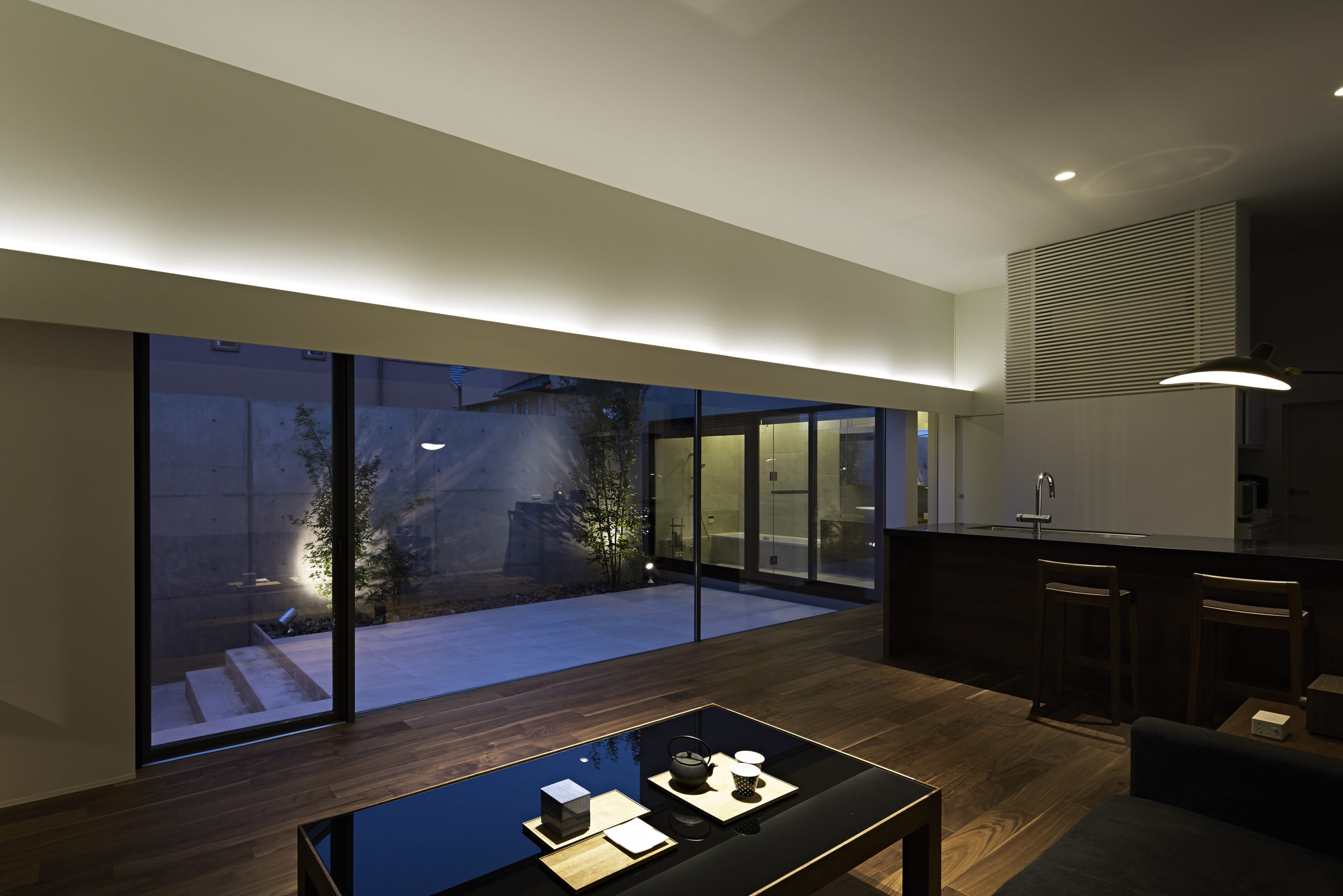 garage house with morning light courtyard | Genki Tsubasa Architects and Associates-16