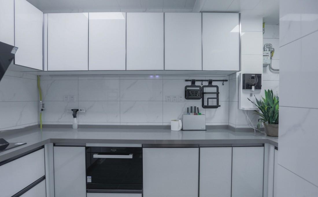 原木灰的现代艺术之家-17