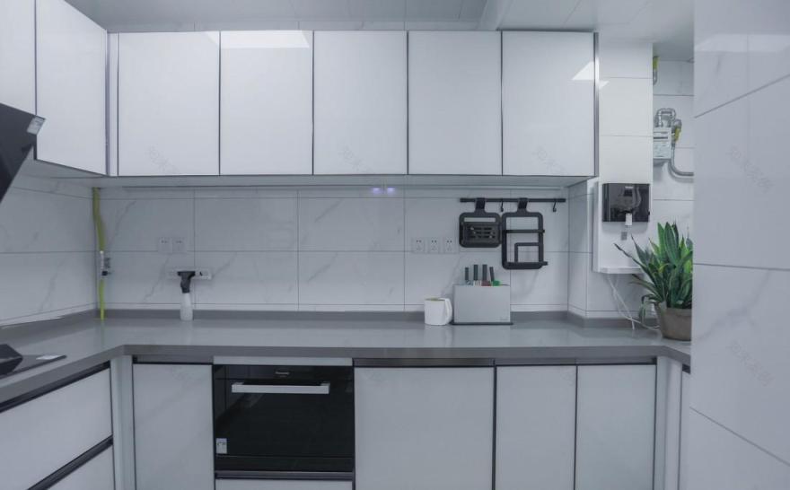 原木灰的现代艺术之家-17