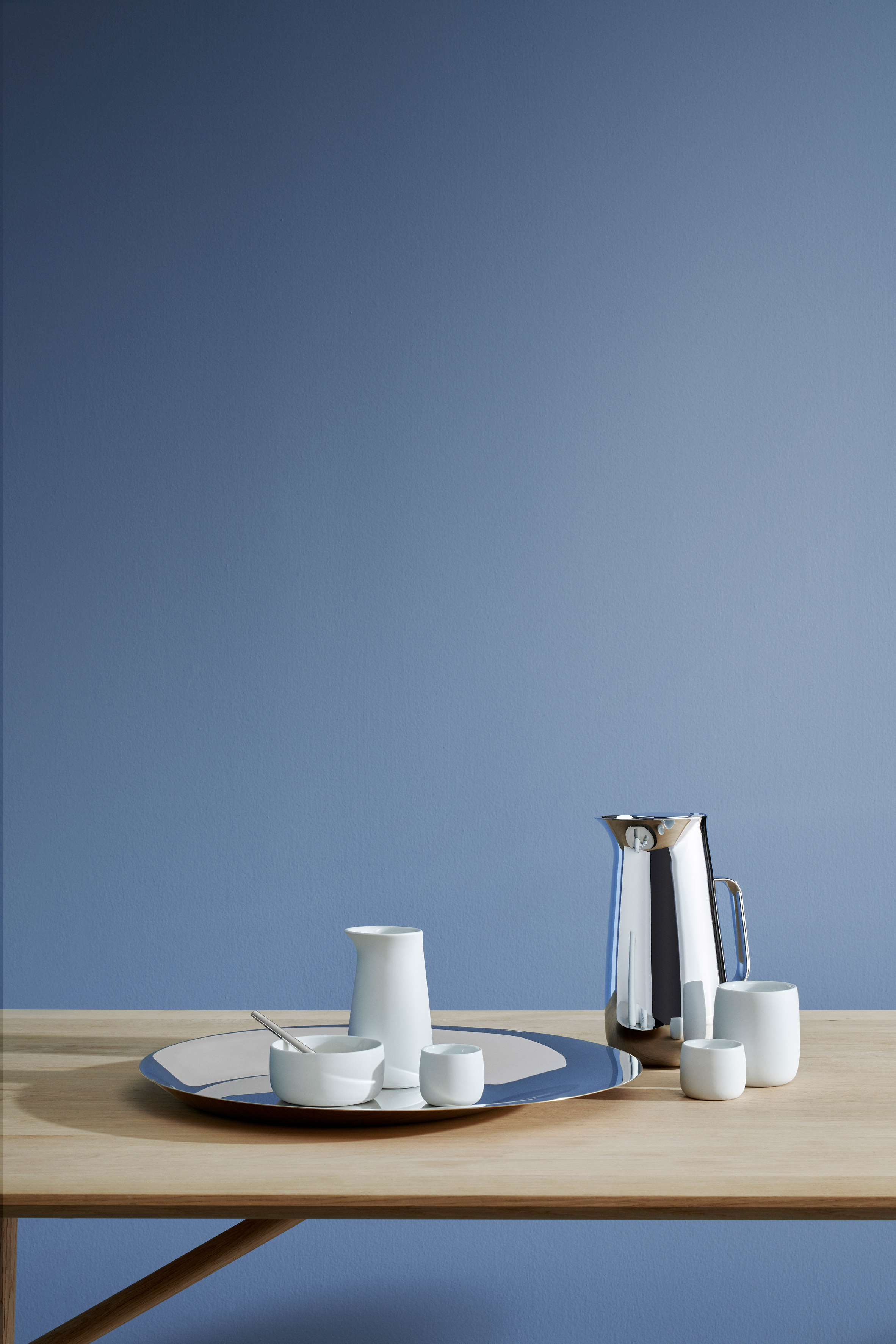 Norman Foster designs minimal tea set for Stelton-3