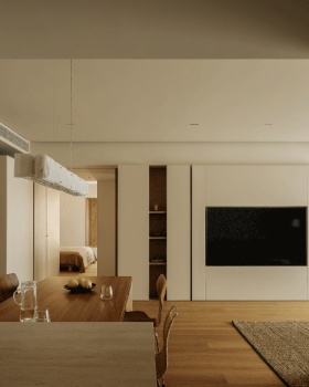 L 之家（注：这里HOUSE常见理解为房子、住宅等意思，结合前面字母L，推测为一个具有特定名称的住所之类，之家是比较常见表达，若有更多背景信息，可能有更合适译法 ） 丨中国广州丨KINJO DESIGN幾築空間設計