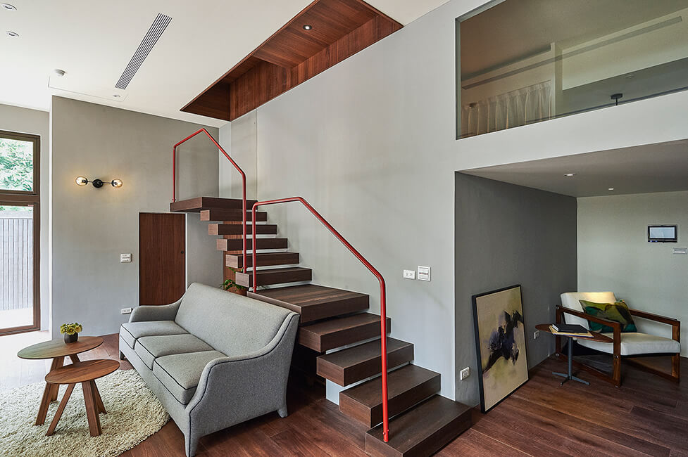 金属木质 loft，现代复式住宅空间设计-0