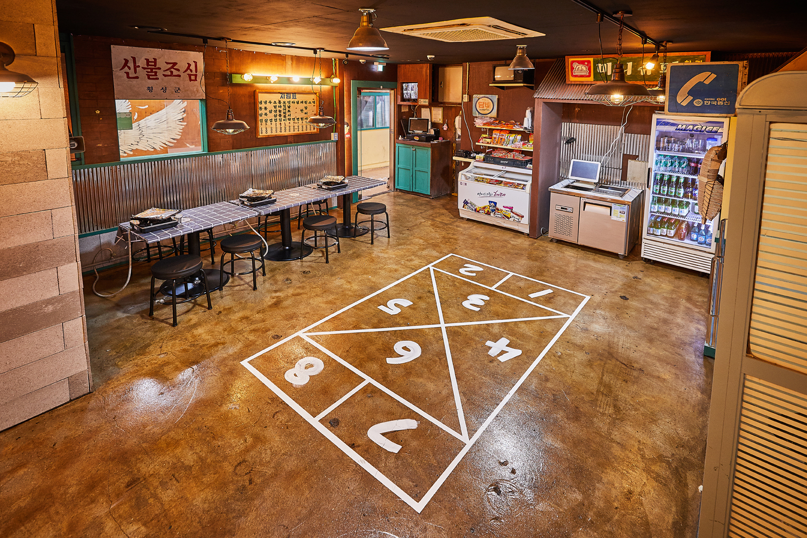 韩国复古餐厅设计 | 工业风与美食的完美融合-10