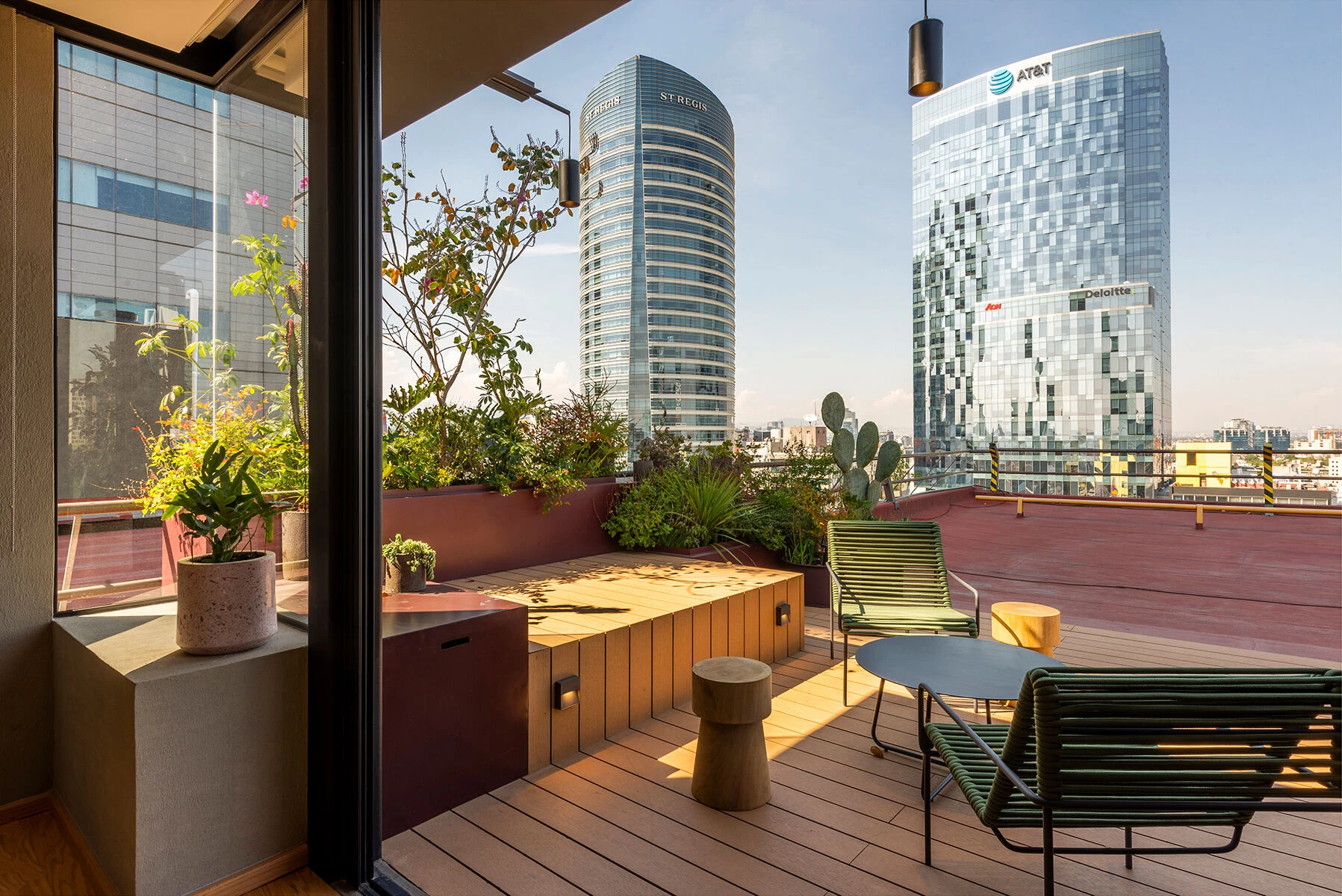 墨西哥城繁忙大道上的空中办公室改造-50