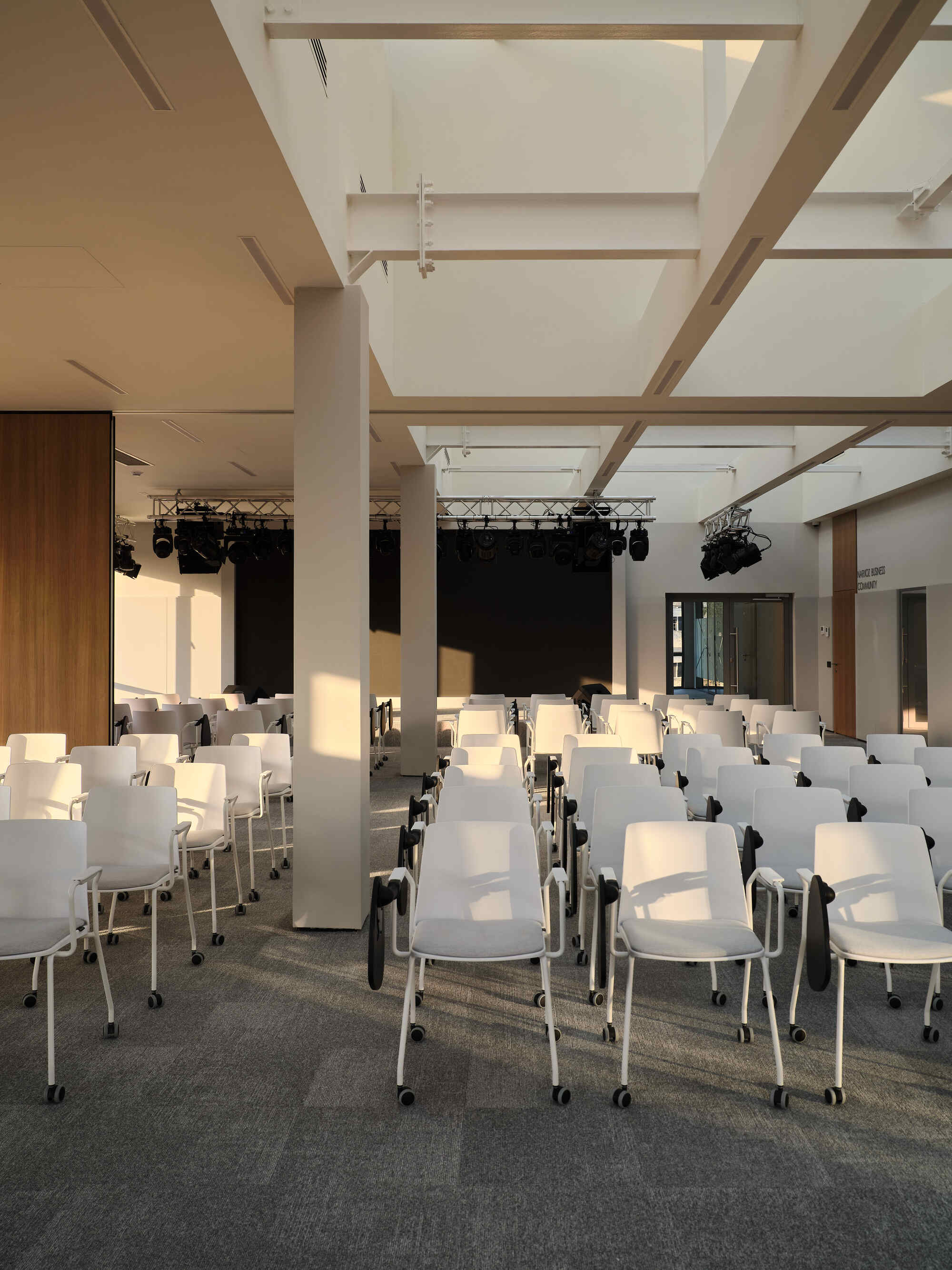 纳罗兹大学商学院丨哈萨克斯坦阿拉木图丨AGP Architects-27