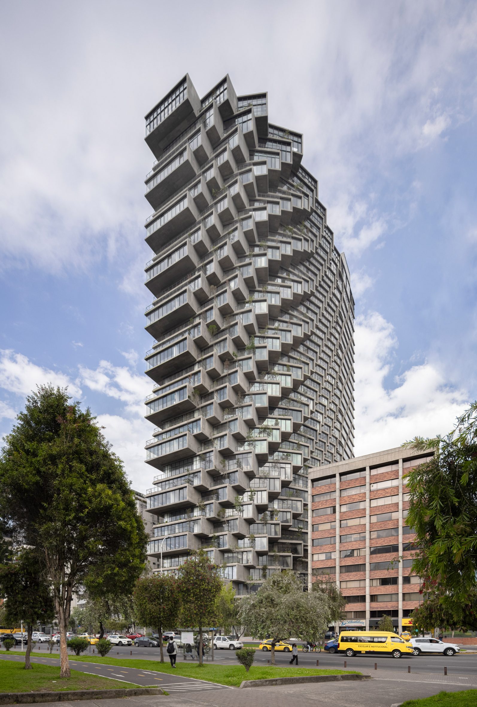 "BIG 打造南美最高建筑 | 像素化绿植阳台,融入生态公园"-7