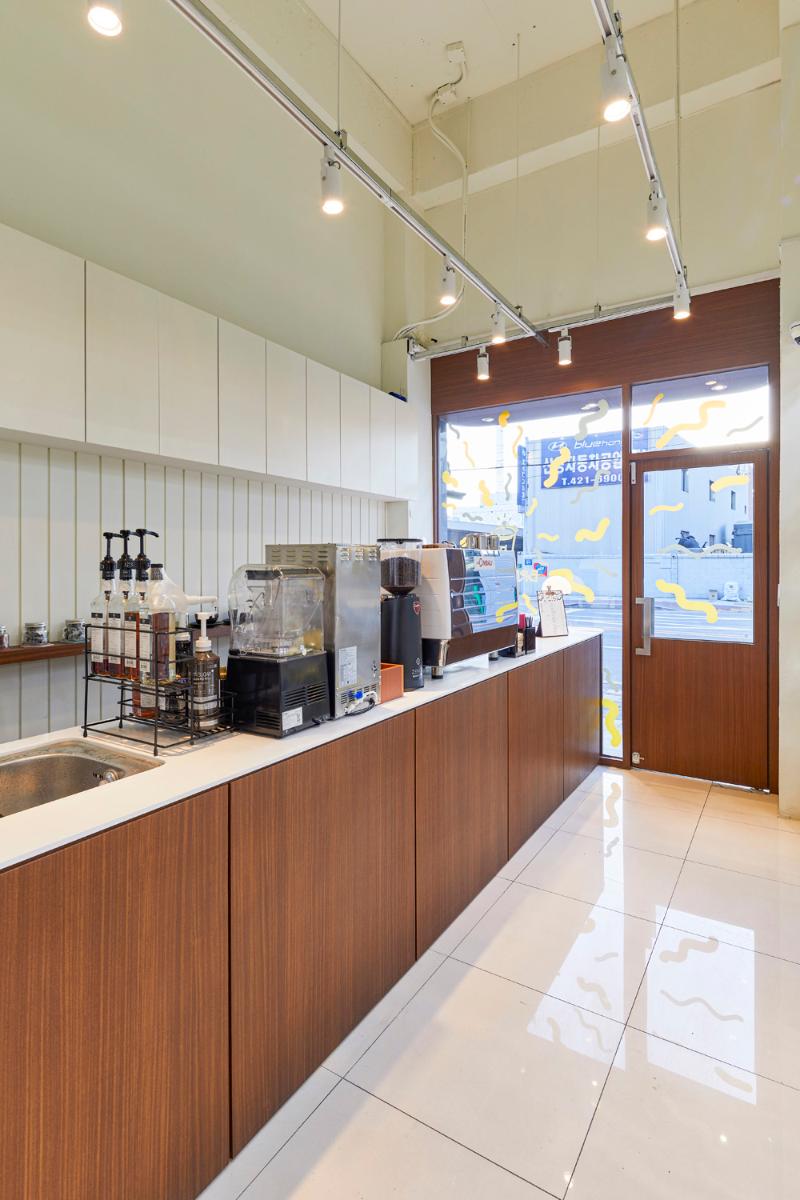 十平米温馨咖啡馆，展现布鲁克空间魅力-5