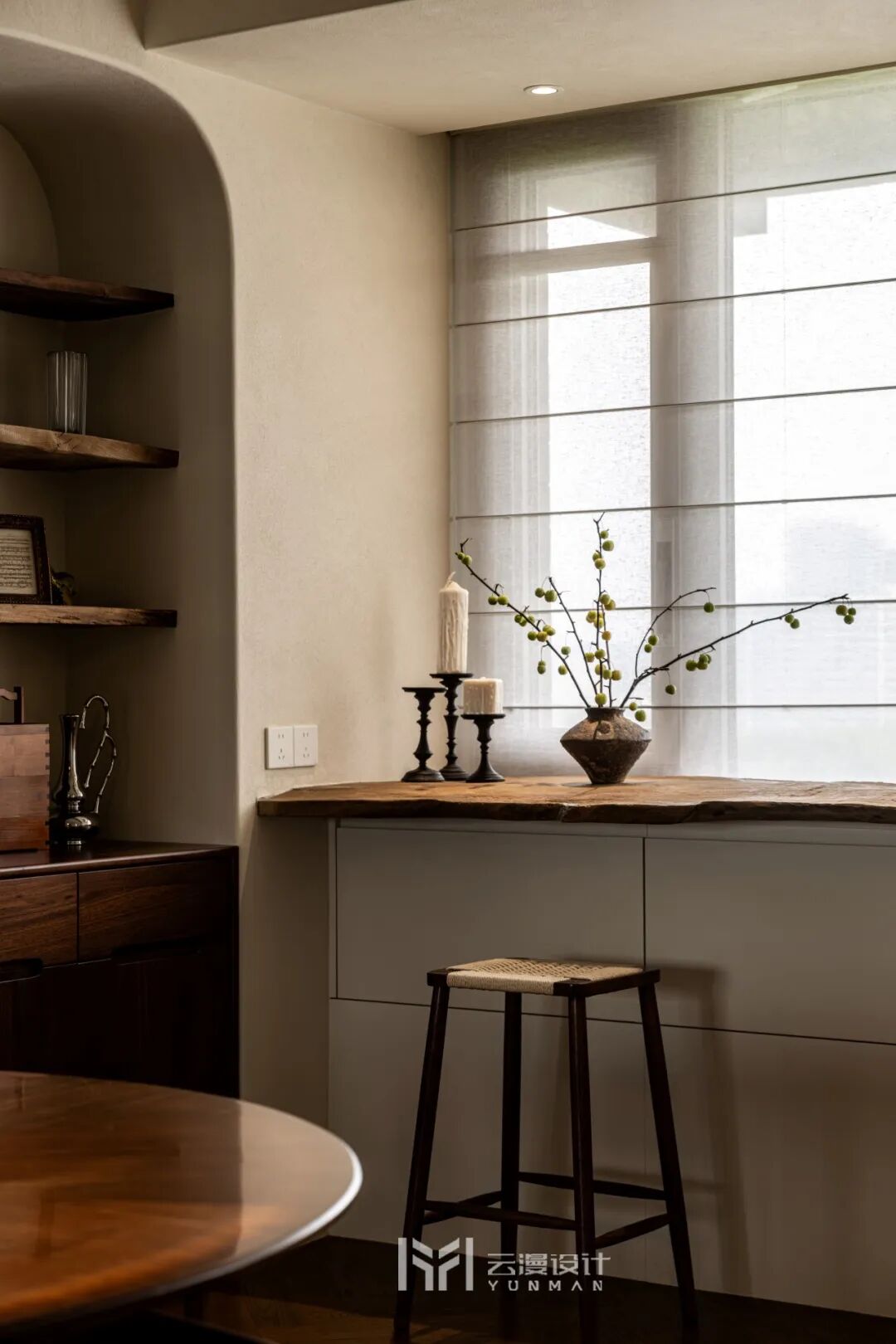 YUN.MAN实景|东方墨香漫过雕花窗，一卷诗书伴斜阳，法式浪漫藏于页，东方雅韵绕画梁-44