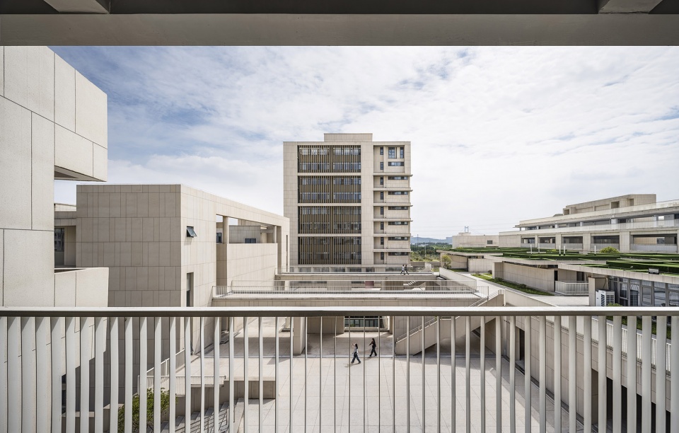 江苏省靖江高级中学新校区丨中国江苏丨江苏中锐华东建筑设计研究院有限公司荣朝晖工作室-34