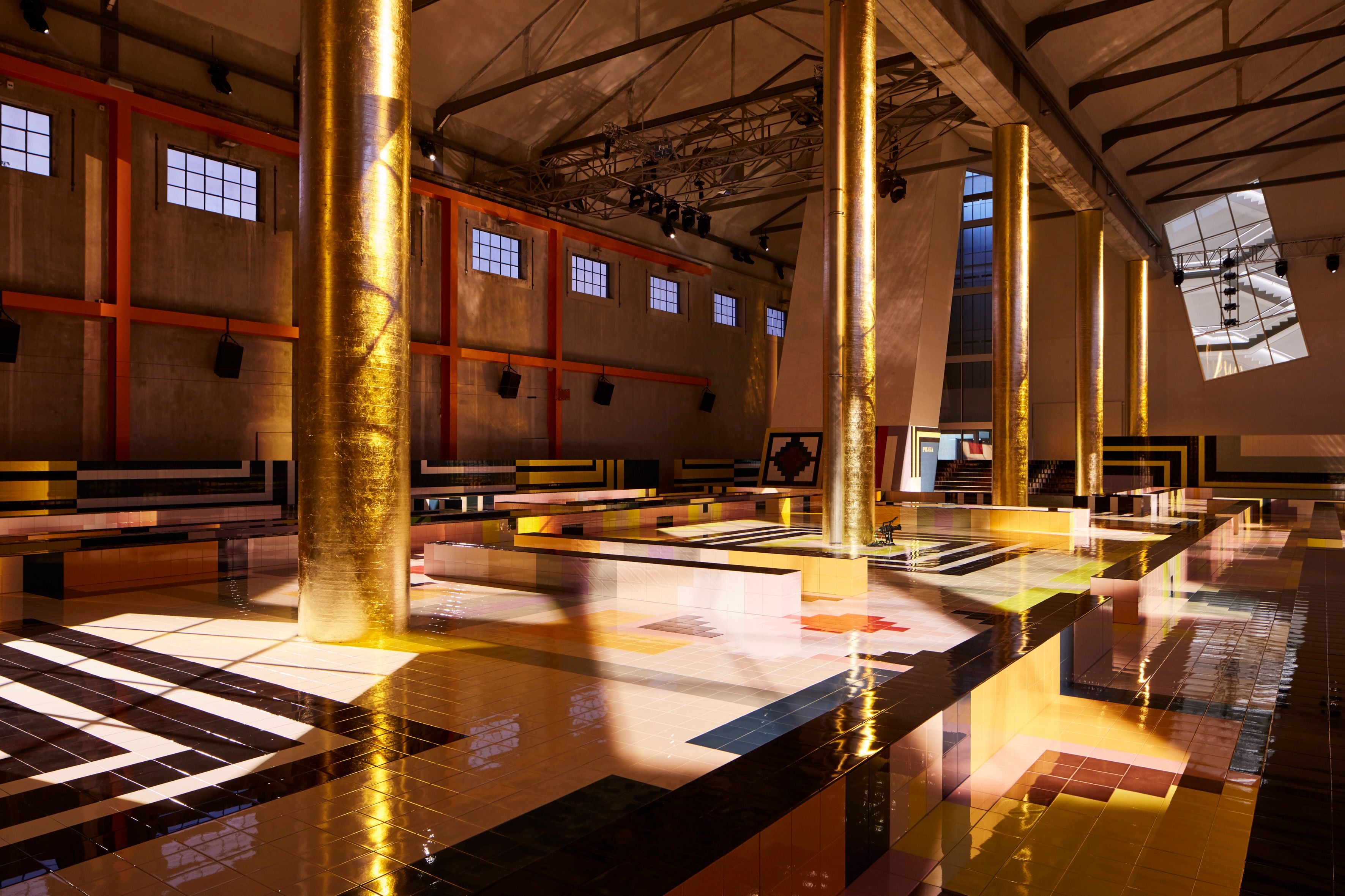 2020 春夏 Prada 女装秀场——阳光嵌饰的活力空间-5