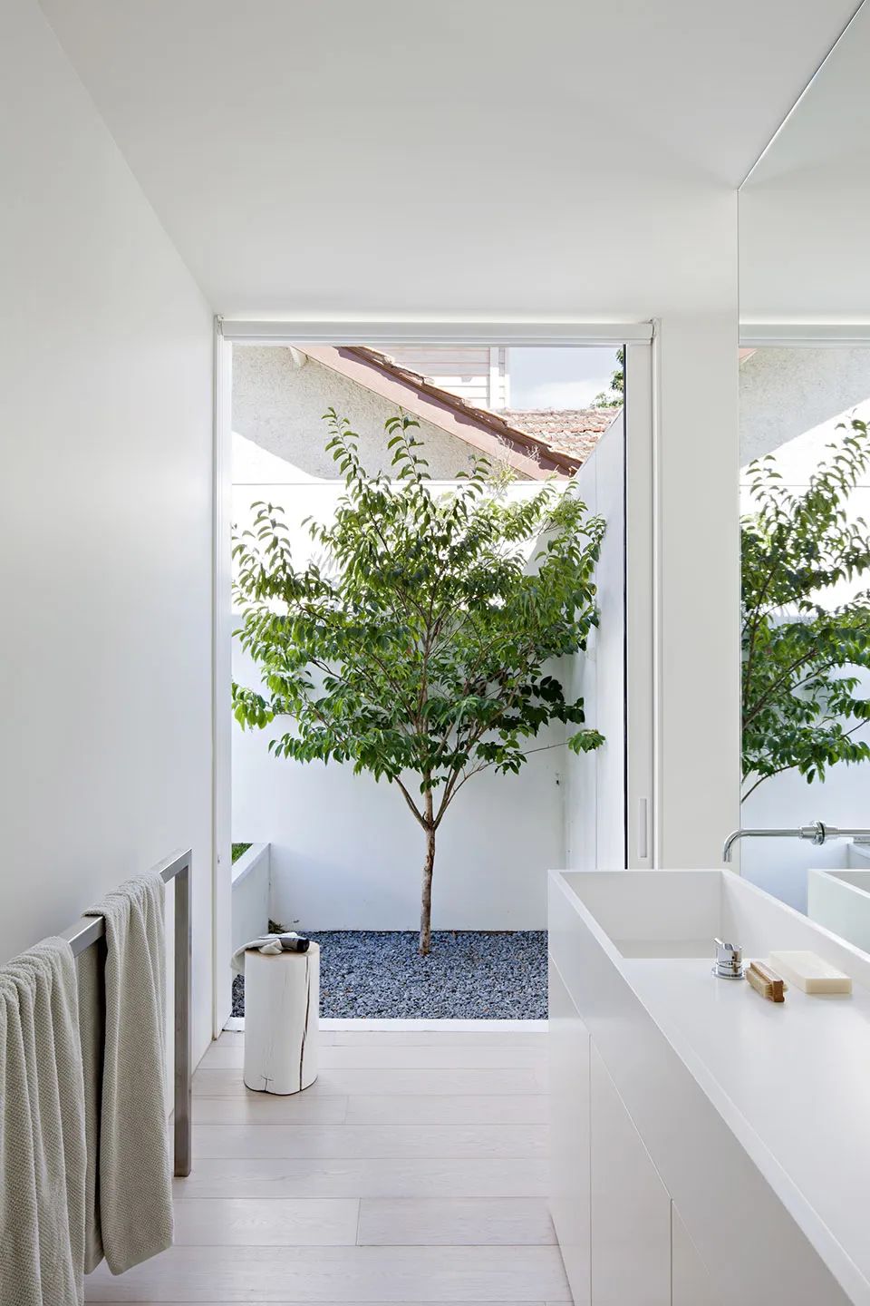 伯恩路住宅 | 中央打破的建筑与花园互动-29