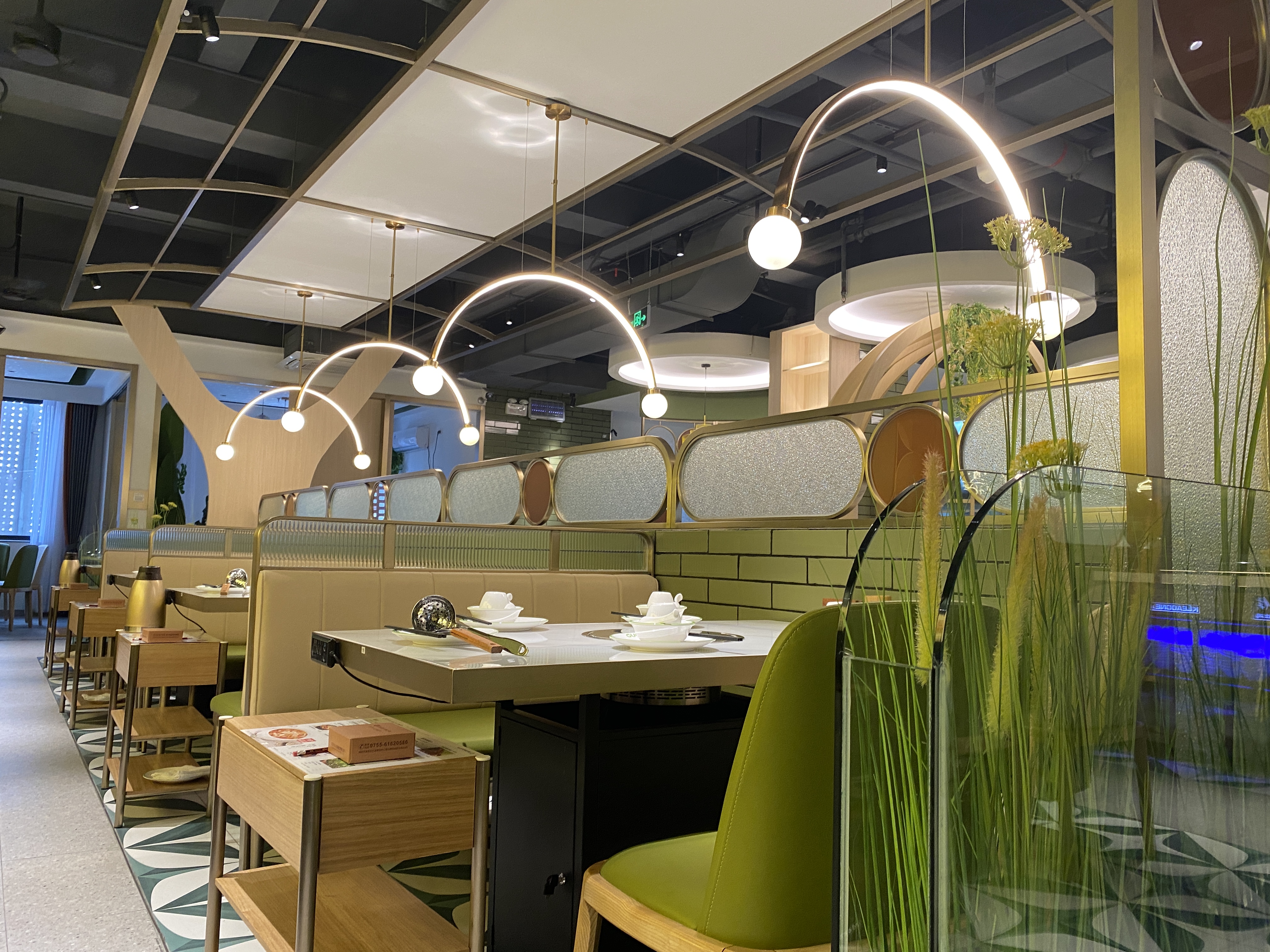 GUGU 猪肚鸡广式火锅啫啫煲餐饮空间全案设计丨中国深圳丨品深餐饮设计-21