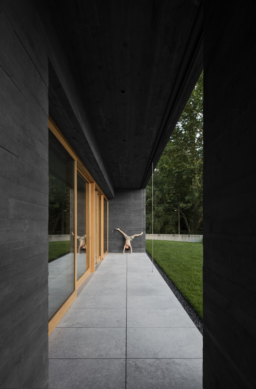 瑞士卢加诺湖畔岩石别墅-31