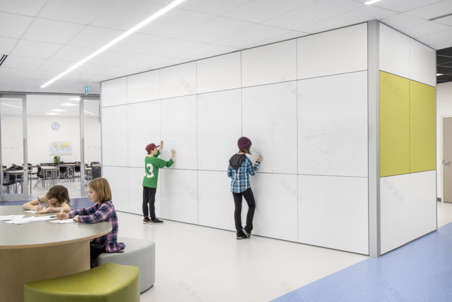 Don Ross Middle School 创新实验室和性别中性洗手间设计-10