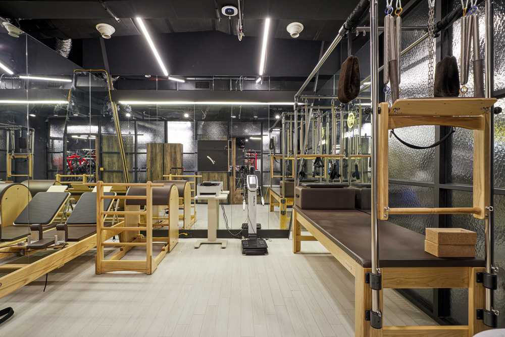 黑钛金质感，140 平健身中心设计诠释现代风尚-17