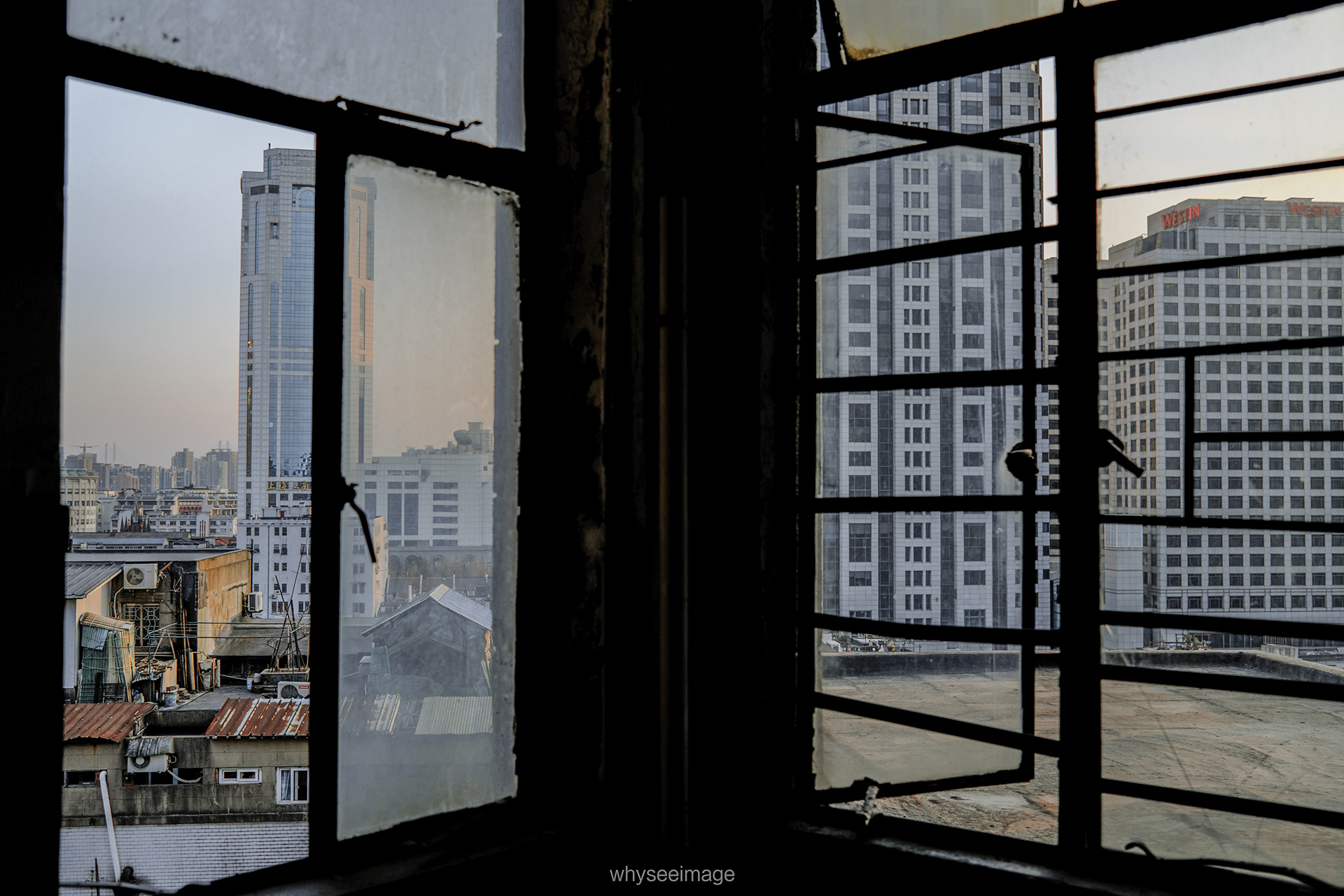 在被框选的画面之外 · 不如回到街头丨中国上海丨whyseeimage-66