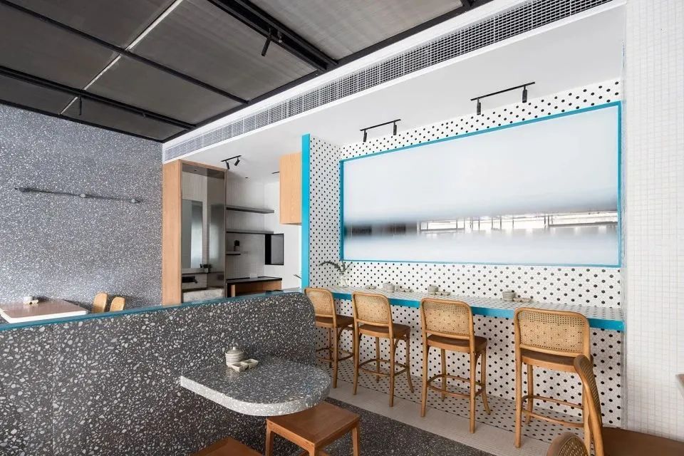 上海 60㎡晶莹剔透米粉店,简洁明快空间设计-0