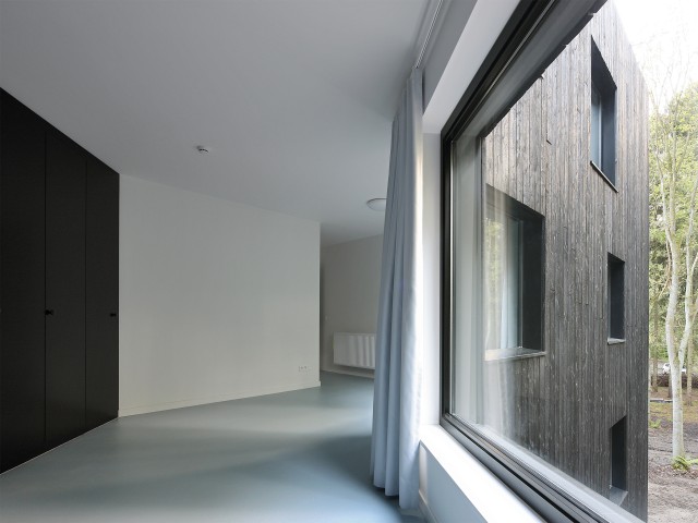 拉尔村的房子

注：aan‘t是荷兰语aan het的缩写形式，Huis aan‘t Laar可能是一个具体的地名、建筑名等，Laar可音译为拉尔 ，整体大致可理解为拉尔附近的房子 ，这里采用拉尔村的房子这种较常见的表达如果有更多背景信息，翻译会更精准 丨比利时丨51N4E（Johan Anrys等）-39