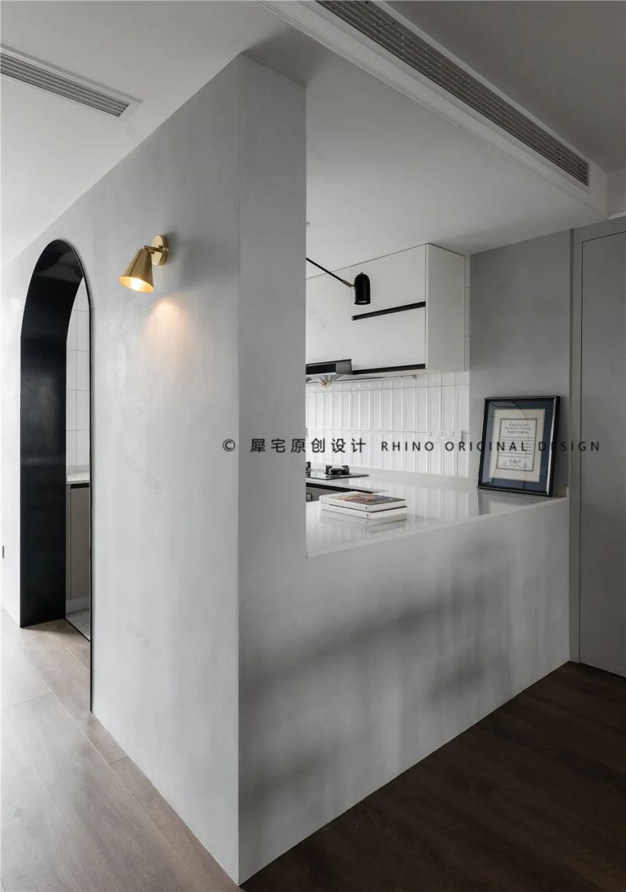 金箔上墙,无主灯设计,休闲式客厅,平平无奇的两室户改造后竟然这么出彩!-40