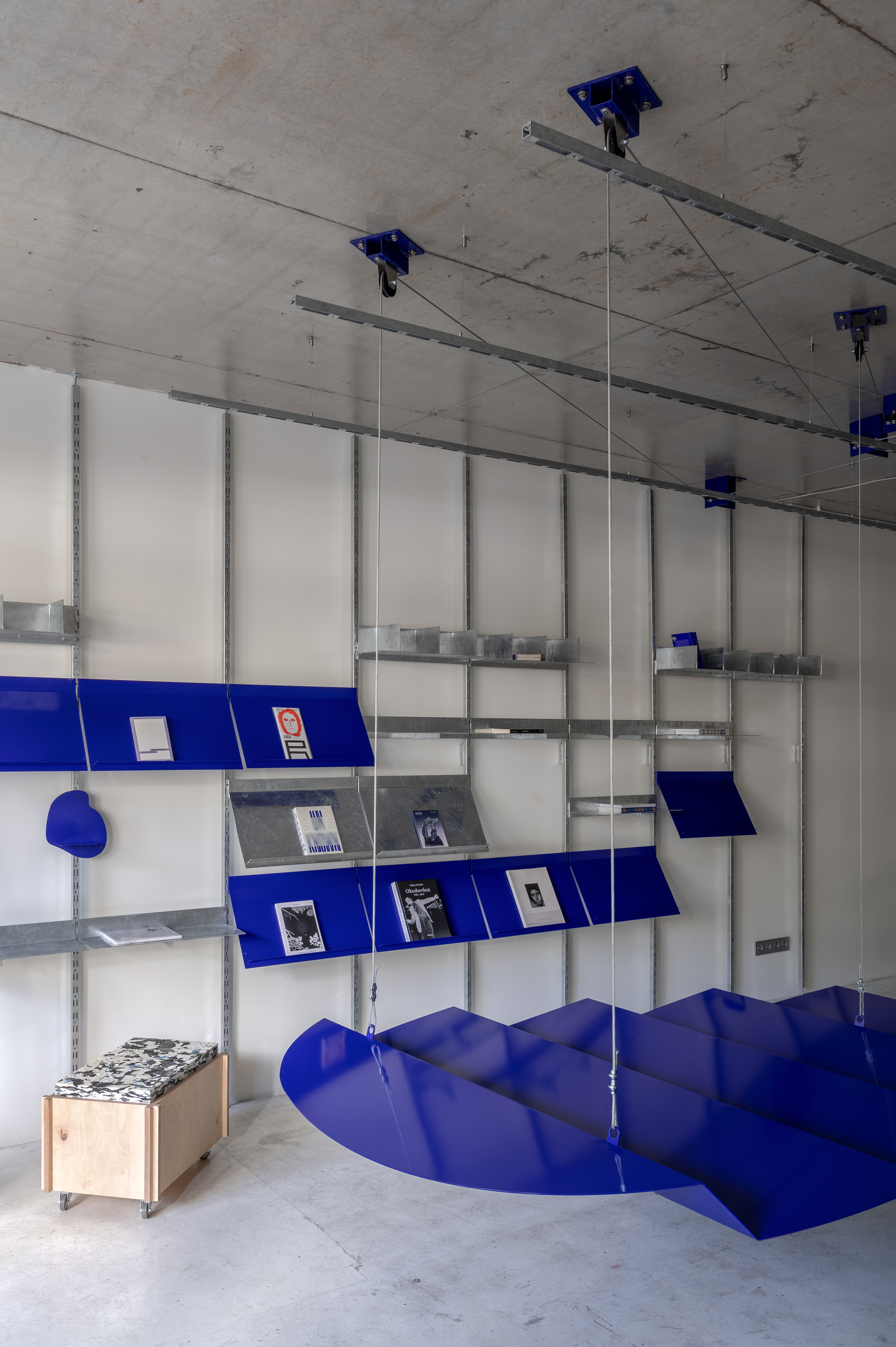 睿德林书店（注：Readellion是自创词汇，这里根据发音音译，具体可根据实际情况调整） 丨乌克兰基辅-12
