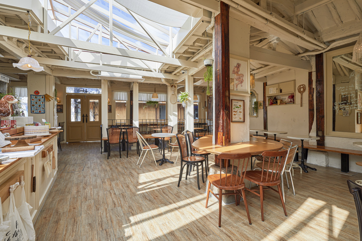 45 平米家居模型咖啡厅，打造温馨宜居艺术空间-4