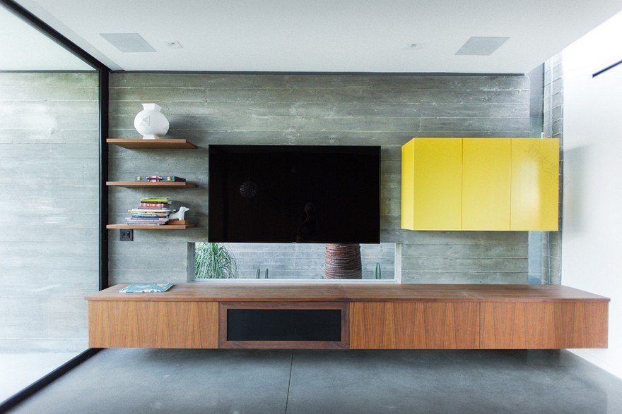 Little Tuscany Retreat Absorbs the 360 Degrees of Captivating Mountain Views-20