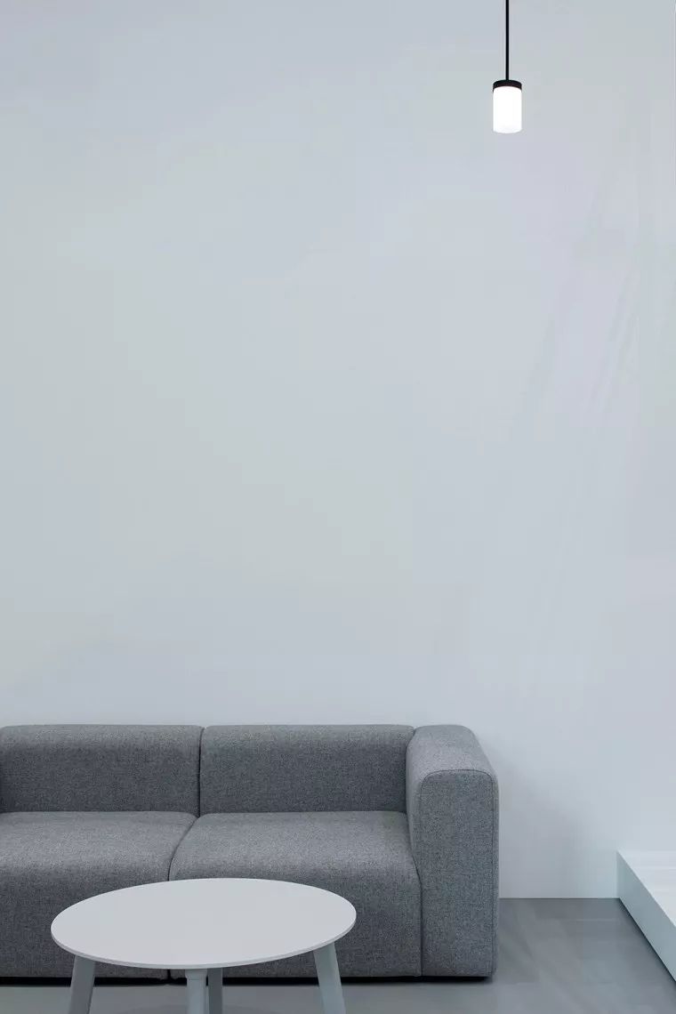 福州时间甜品店 | 极简黑白空间，美食与自然的和谐共处-25