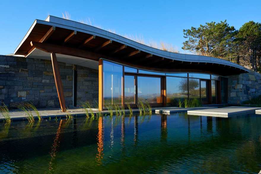 悬崖之上的绿色泳池住宅-14