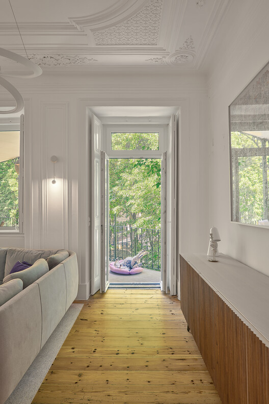 葡萄牙里斯本现代简约家庭公寓设计丨CFarquitetos-28