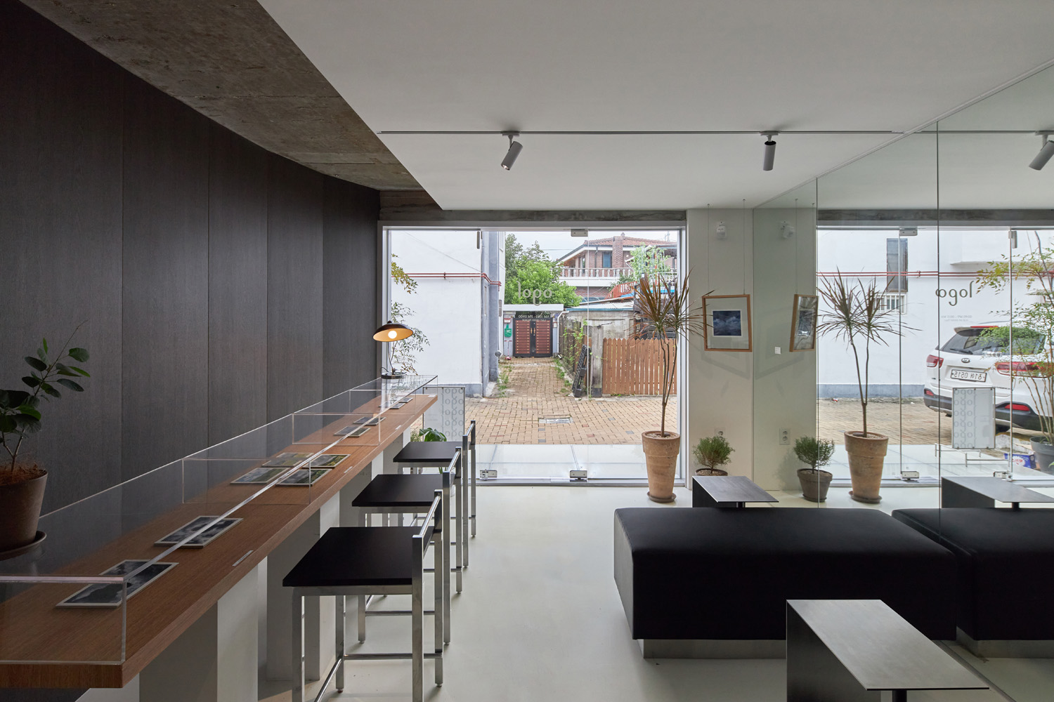 29°C 的温暖 | 木质氛围的咖啡厅设计-5