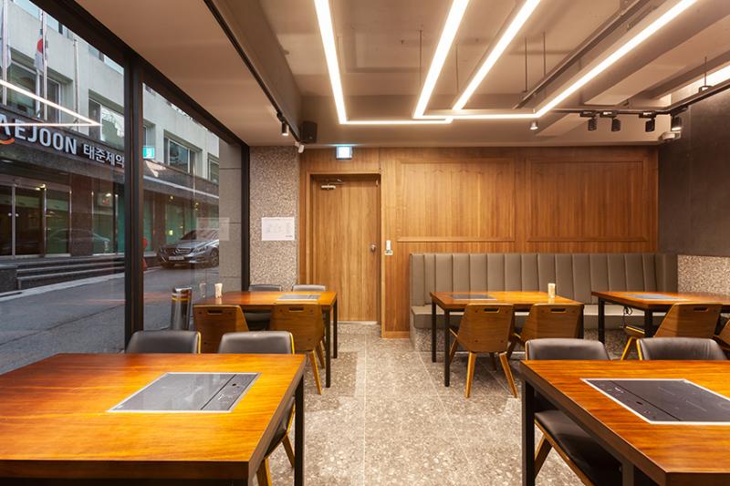 首尔 58 平米海景专卖店，极简奢华空间设计-21