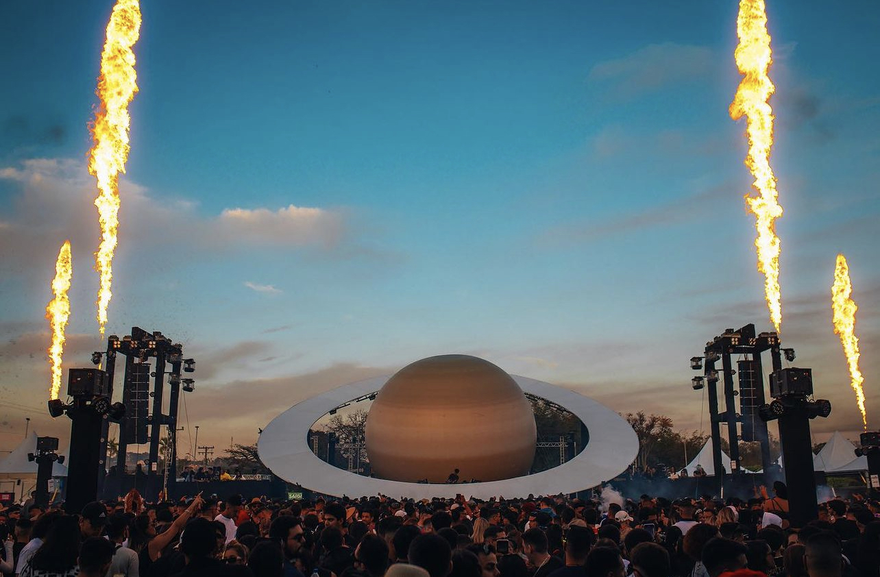 ABSTRACT SATURNO 2023-61