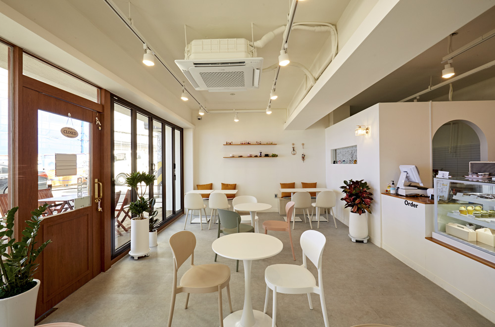 简约白调 16 坪咖啡厅 设计报价案例-5