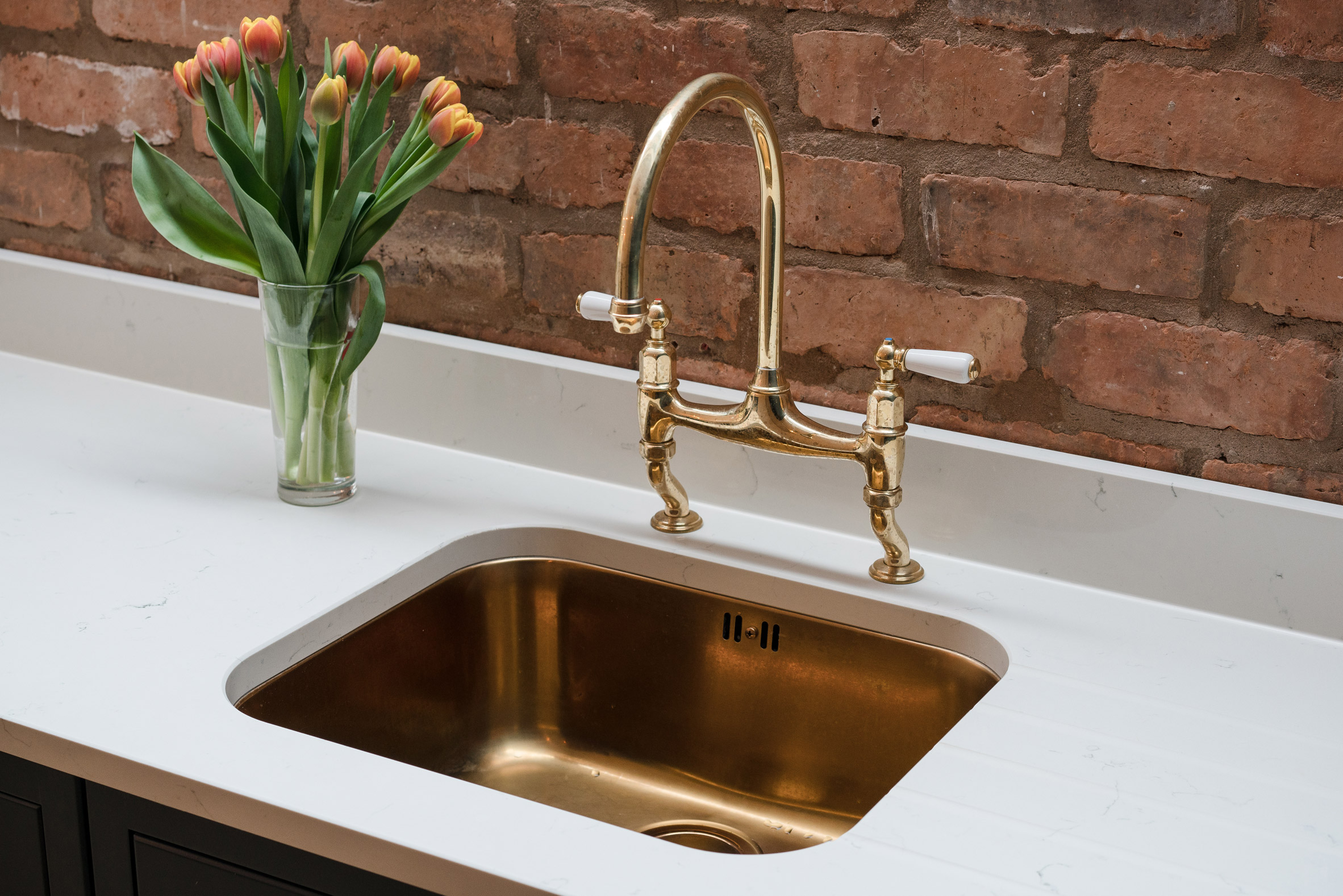 Colonnade-like glazing fronts house extension by Intervention Architecture-20