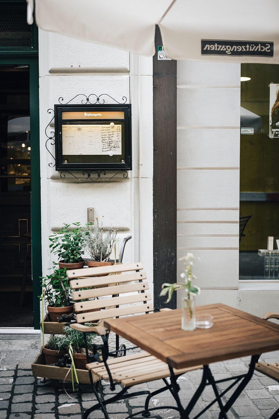 COCC· and coherent 打造瑞士圣加仑老城区温馨酒馆-48