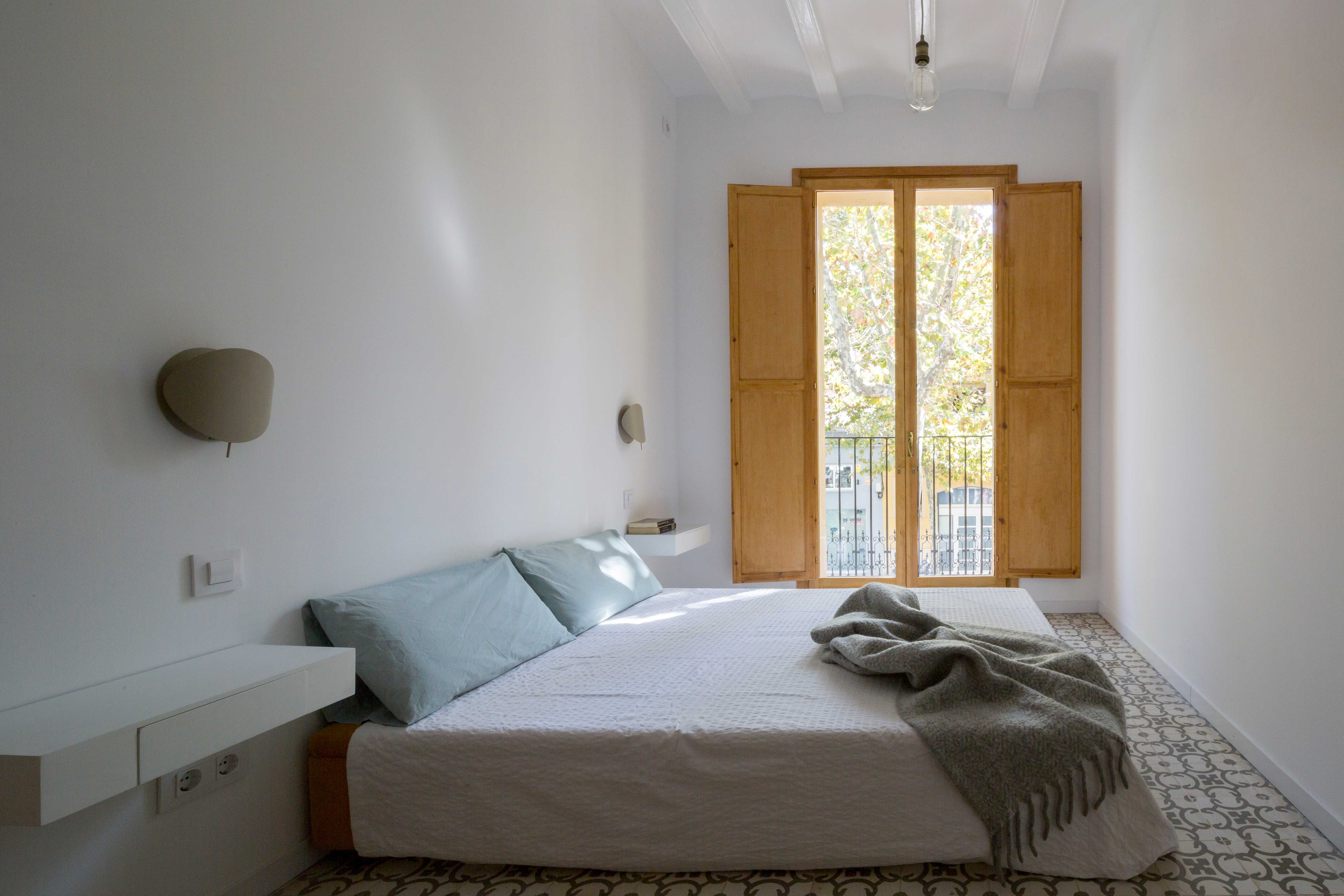 翻新公寓诠释“床与蓝色”的设计哲学-14