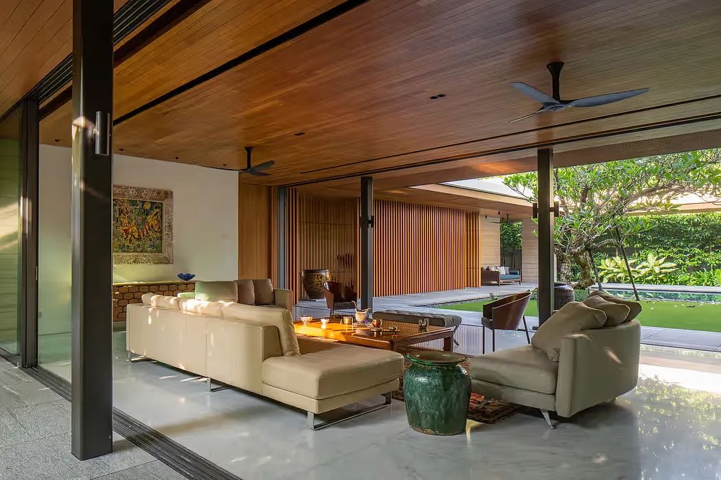 两个掩映在自然中的现代别墅-31