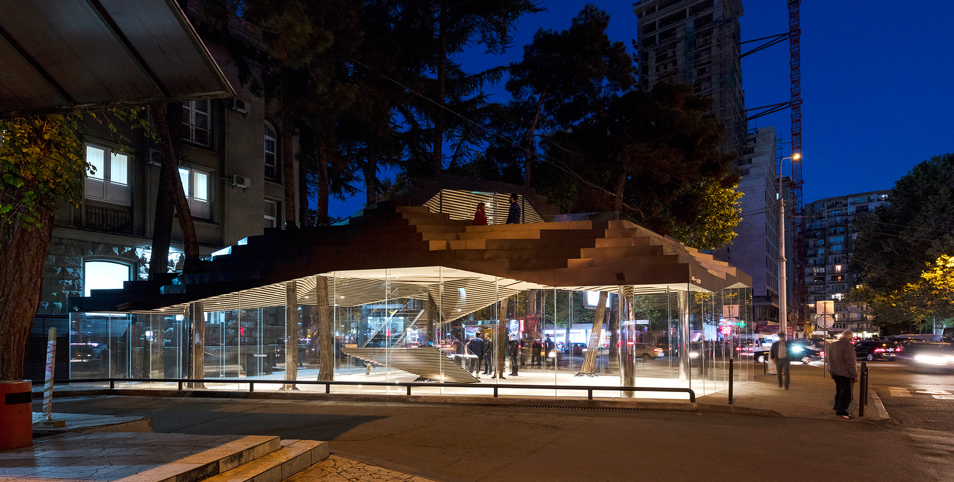 悬浮绿意，模糊边界——Khmaladze 建筑事务所打造零售餐厅空间-15