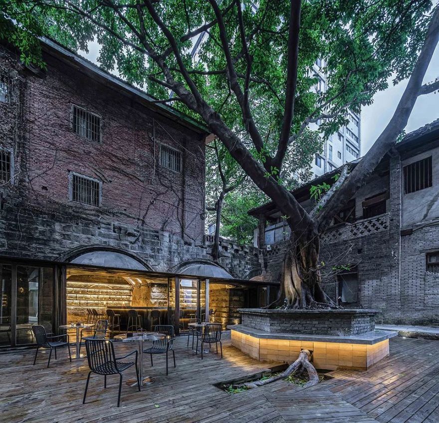 重庆“洞洞酒肆”酒吧 | 防空洞中的迷幻空间-9