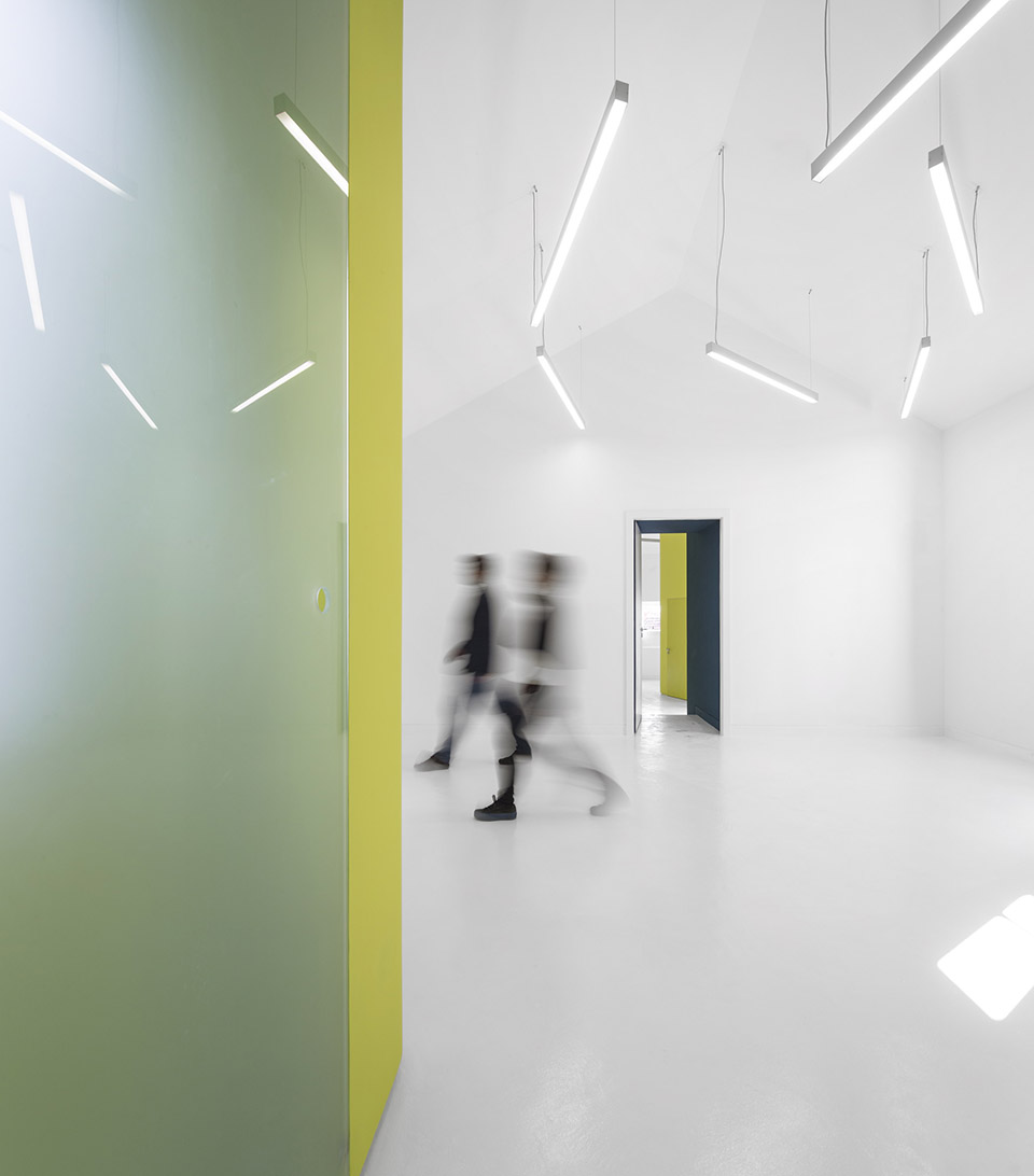 融于老城景观的文化艺术中心 / Pedro Gadanho + CVDB Arquitectos-35