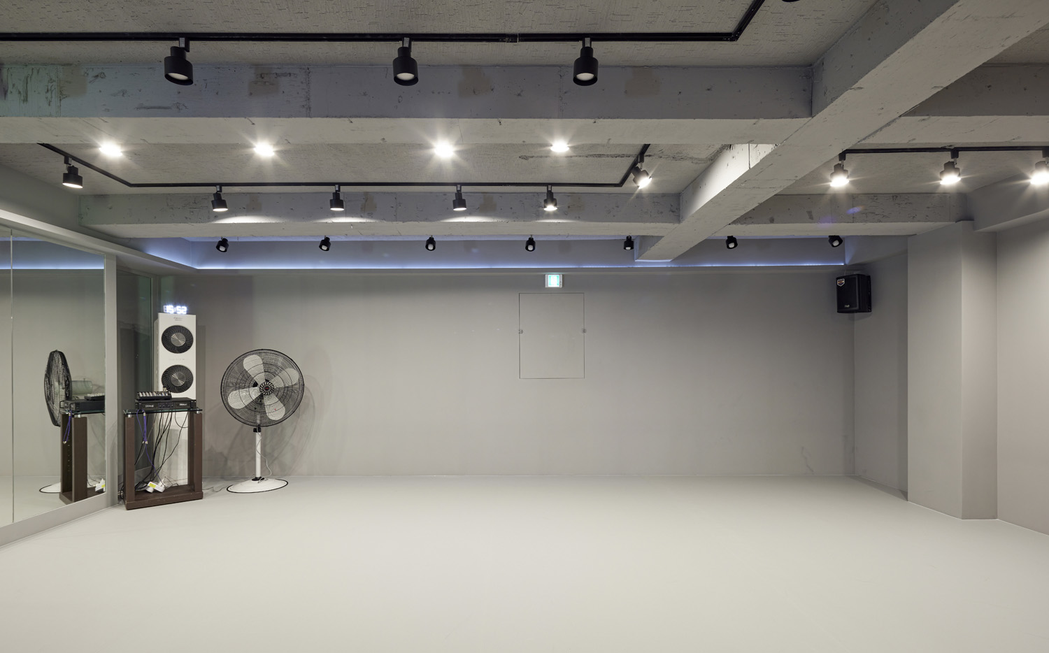 "韩国 Star 舞蹈学院 | 极简干净的 35 平米舞蹈教室设计"-10