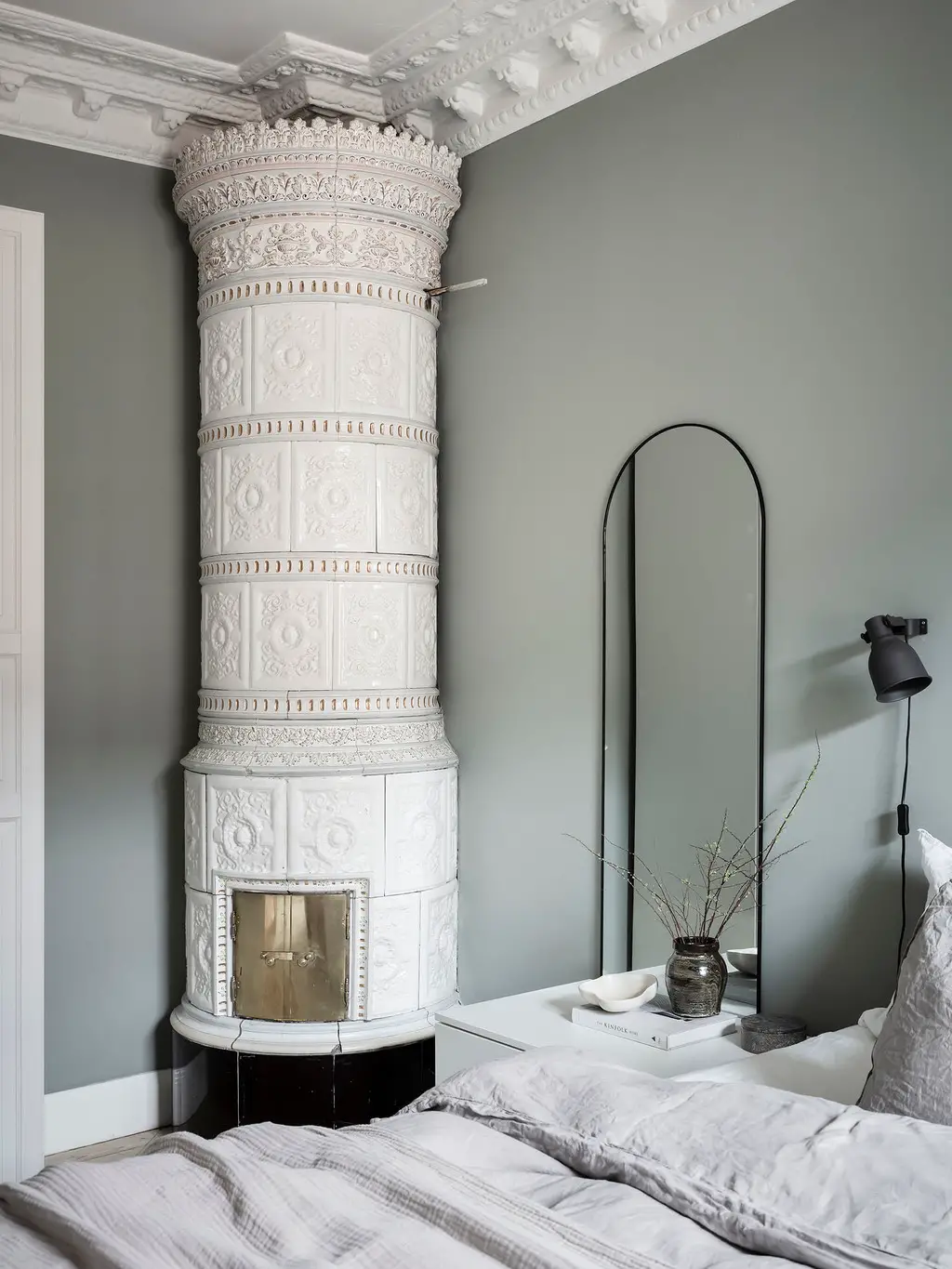 瑞典百年建筑中的温馨家庭公寓设计-15