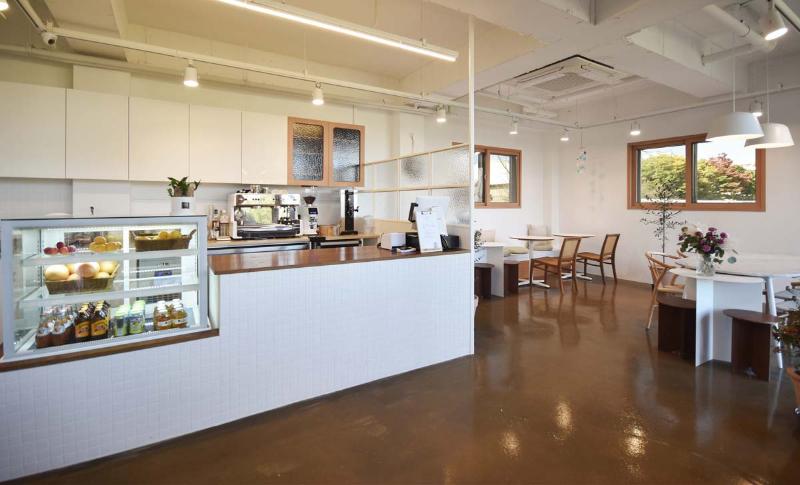 极简黑白风，打造温馨咖啡馆-2