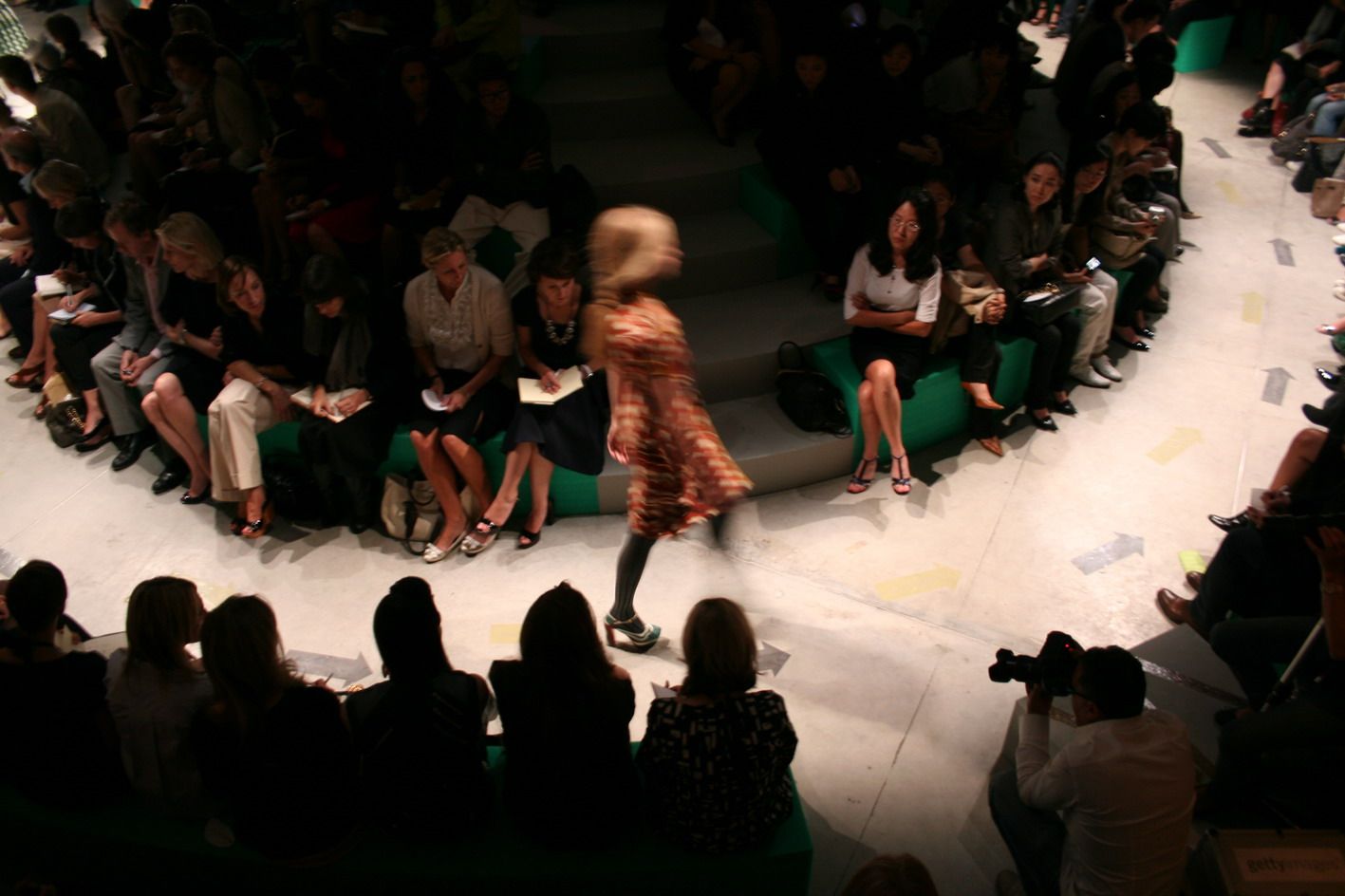 2008 春夏米兰 PRADA 秀场设计解读 | 四叶草舞台魅力-13