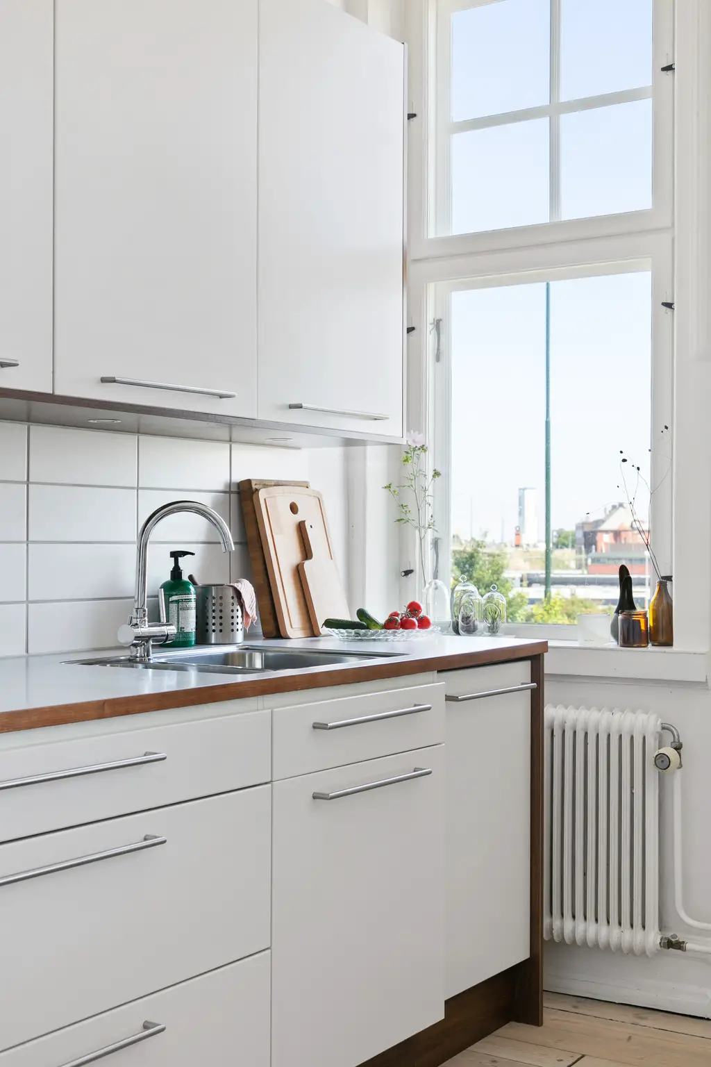 瑞典小公寓打造婴儿房，木质隔墙营造宁静空间-7