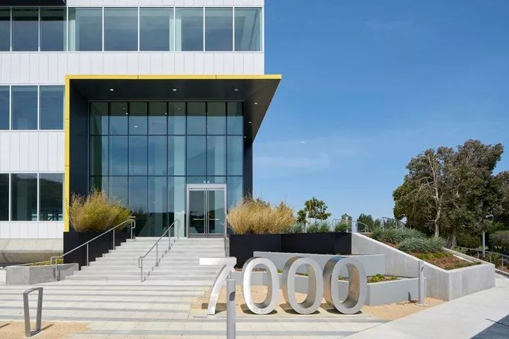 加州布里斯班滨海大道办公大楼室内外改造-12