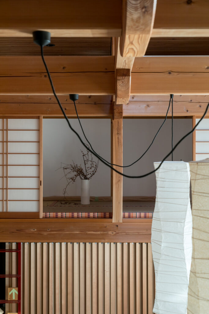 新月に伐採した木で造る家 洞窟で暮らす安心感と、森の力に共感する住まい | Architecture | 100%LiFE-12